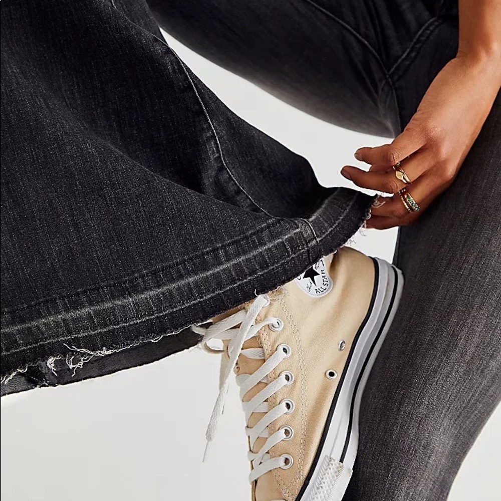 Irreplaceable Flare Jeans - Picture 5 of 8